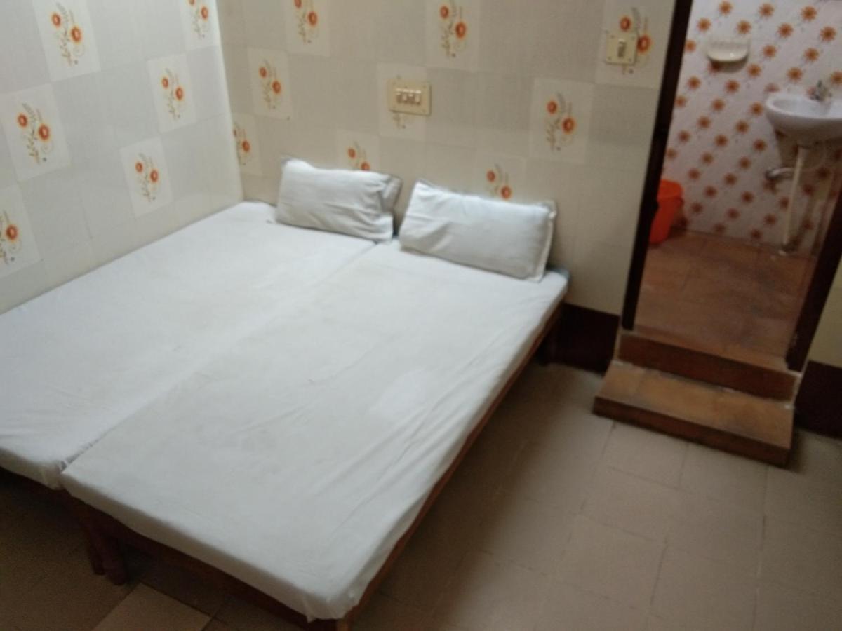 Hotel Sriram Lodge Tirupati Buitenkant foto