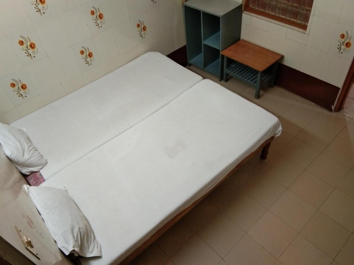 Hotel Sriram Lodge Tirupati Buitenkant foto