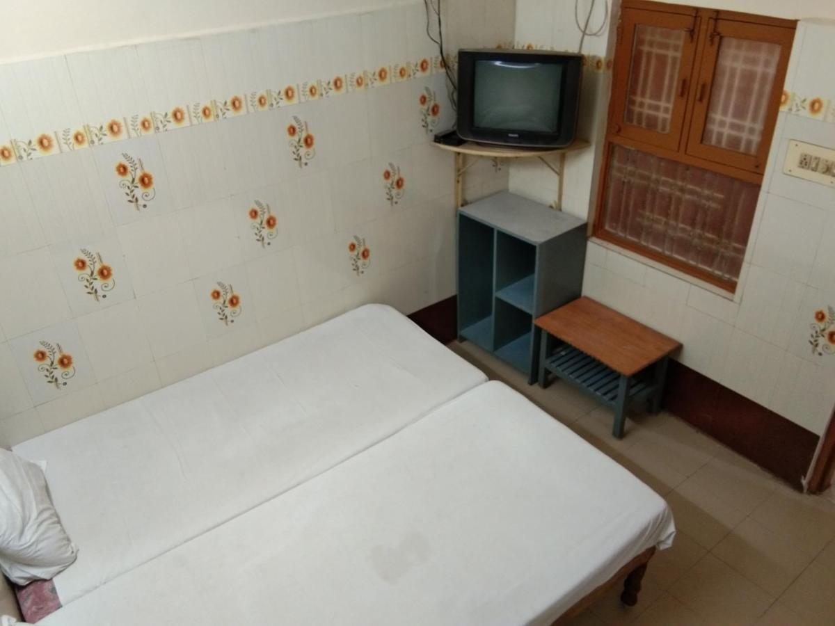 Hotel Sriram Lodge Tirupati Buitenkant foto
