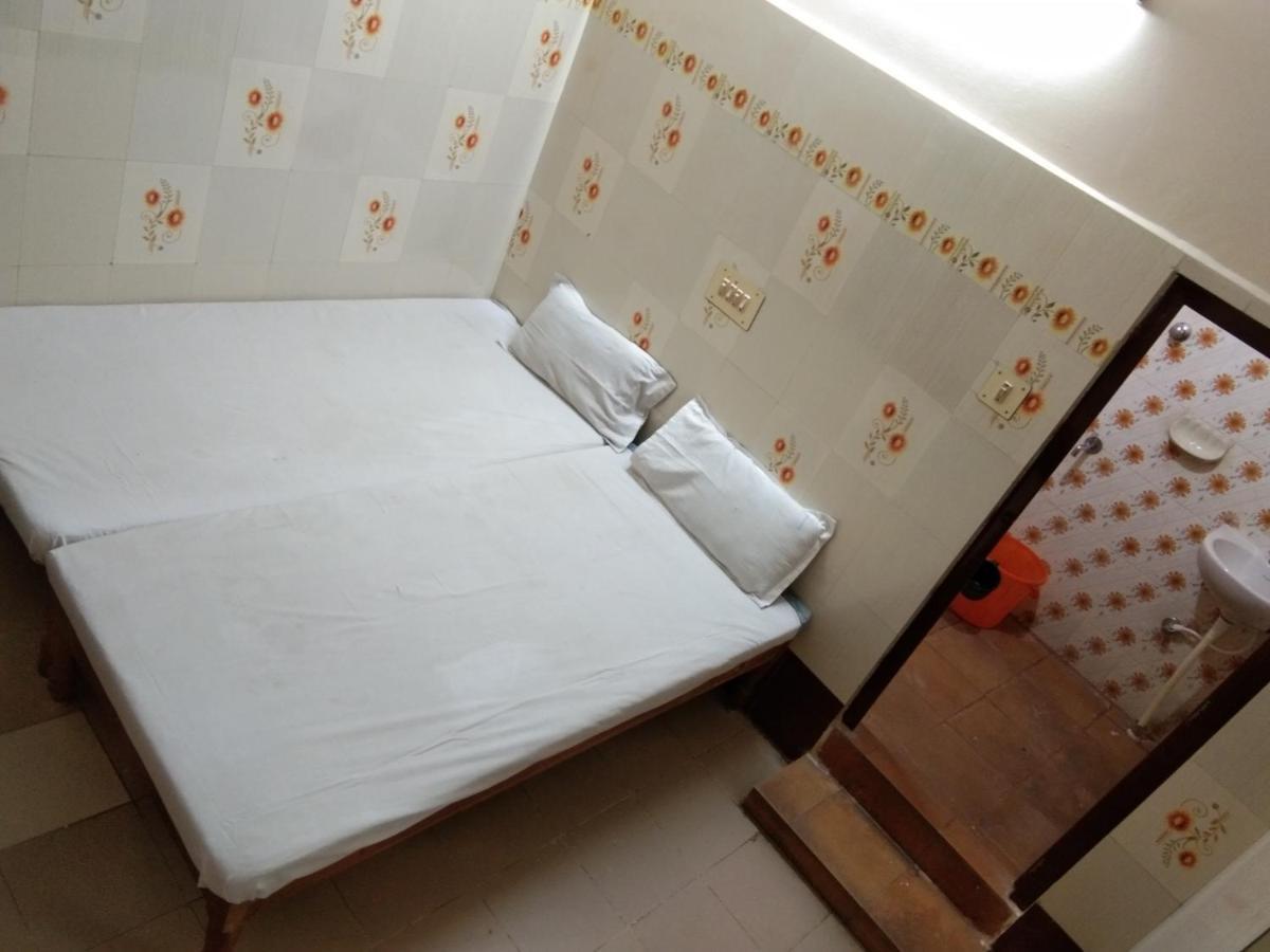 Hotel Sriram Lodge Tirupati Buitenkant foto