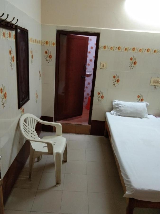 Hotel Sriram Lodge Tirupati Buitenkant foto