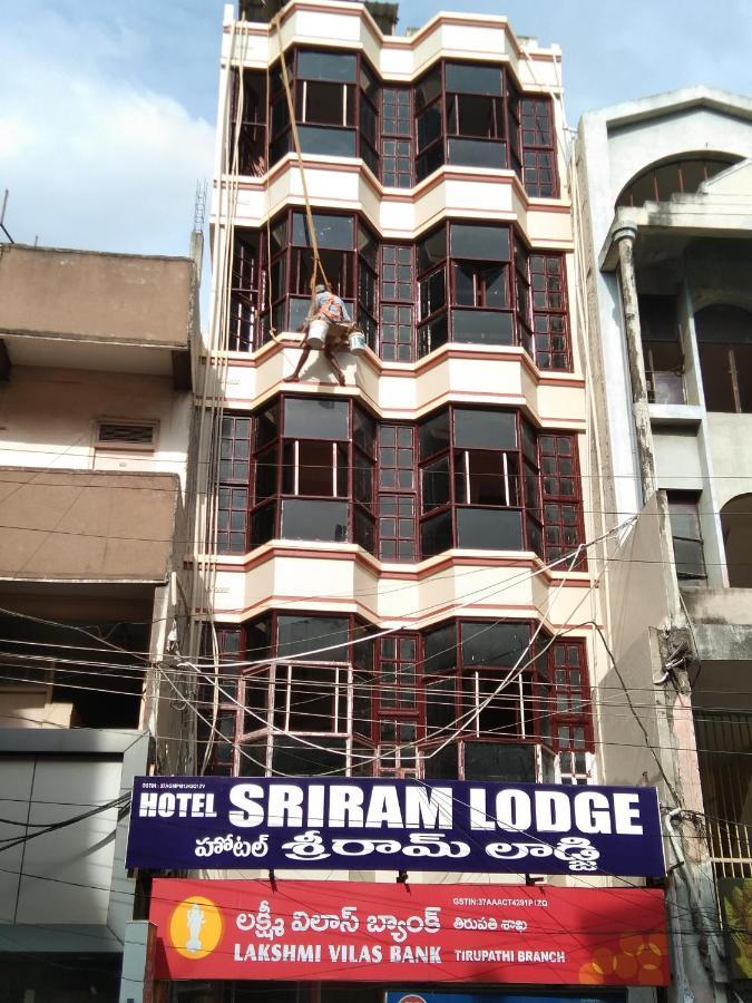 Hotel Sriram Lodge Tirupati Buitenkant foto