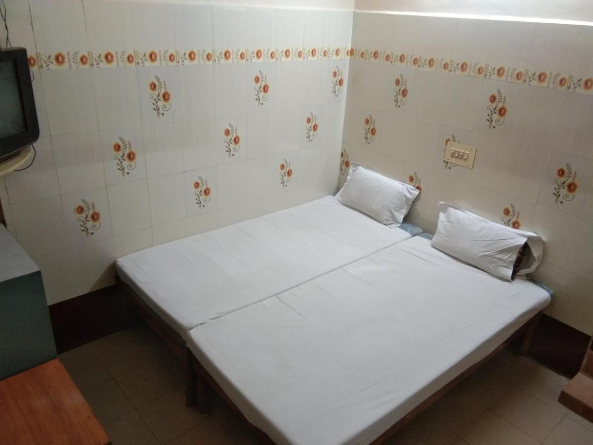 Hotel Sriram Lodge Tirupati Buitenkant foto