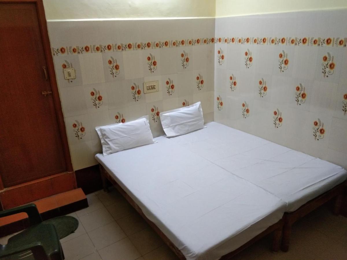Hotel Sriram Lodge Tirupati Buitenkant foto