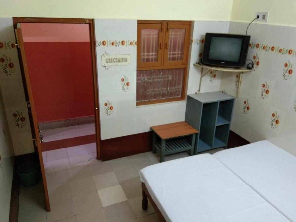 Hotel Sriram Lodge Tirupati Buitenkant foto