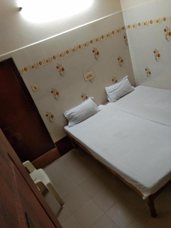 Hotel Sriram Lodge Tirupati Buitenkant foto