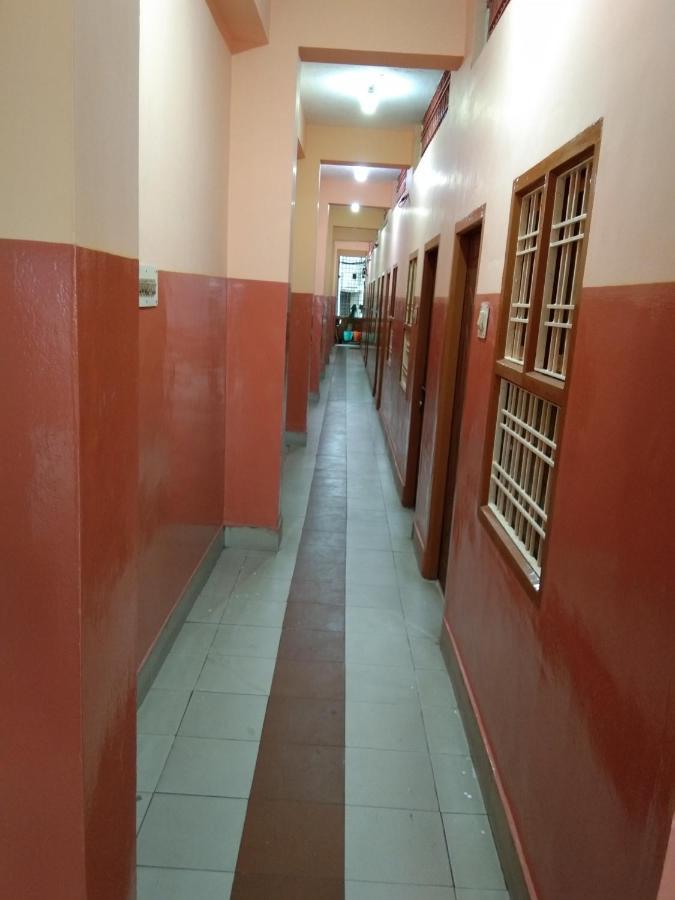 Hotel Sriram Lodge Tirupati Buitenkant foto