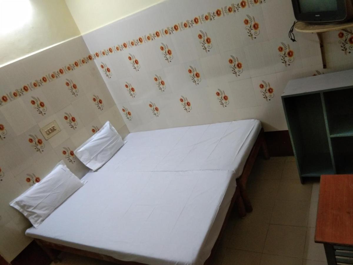 Hotel Sriram Lodge Tirupati Buitenkant foto