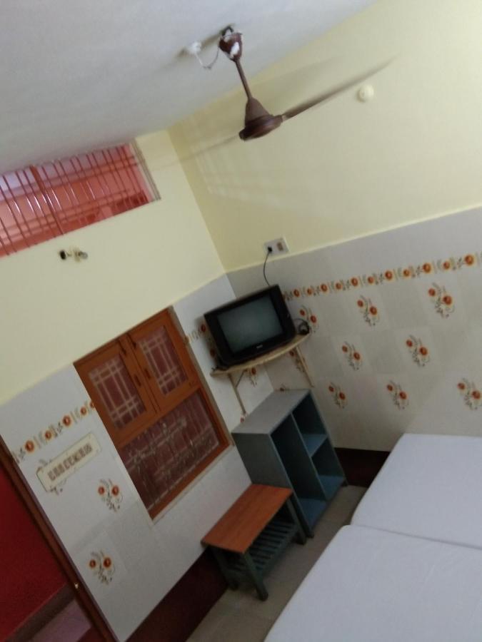 Hotel Sriram Lodge Tirupati Buitenkant foto