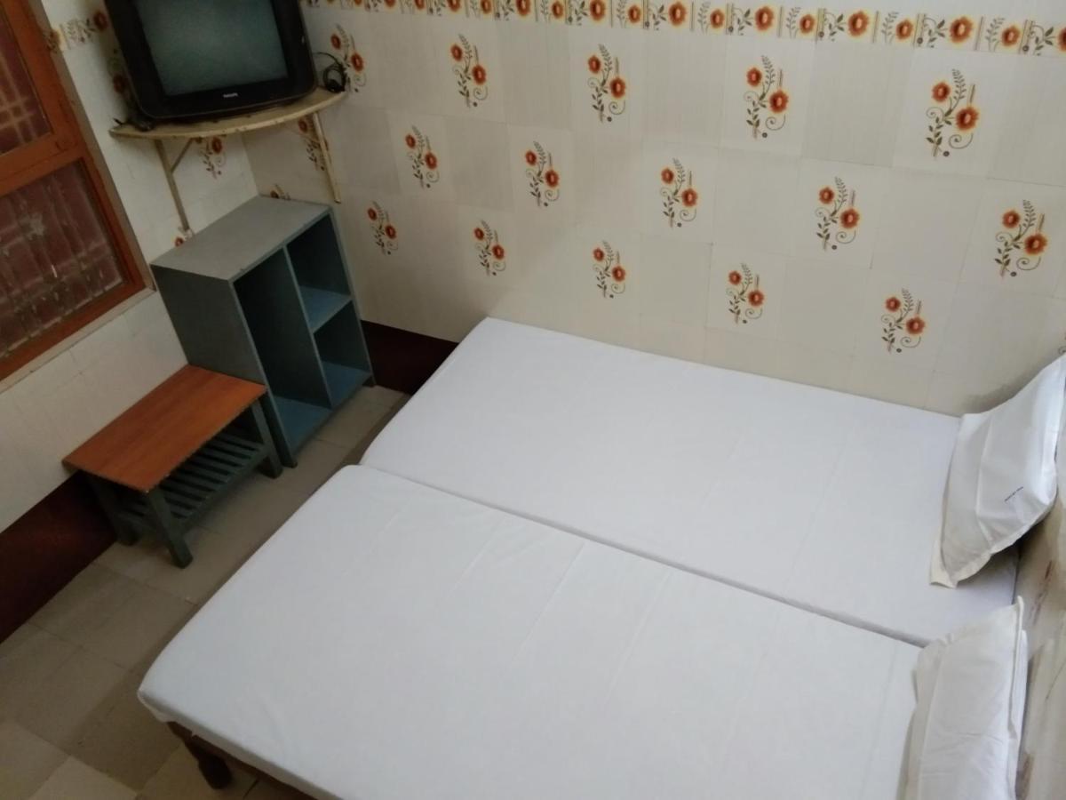 Hotel Sriram Lodge Tirupati Buitenkant foto