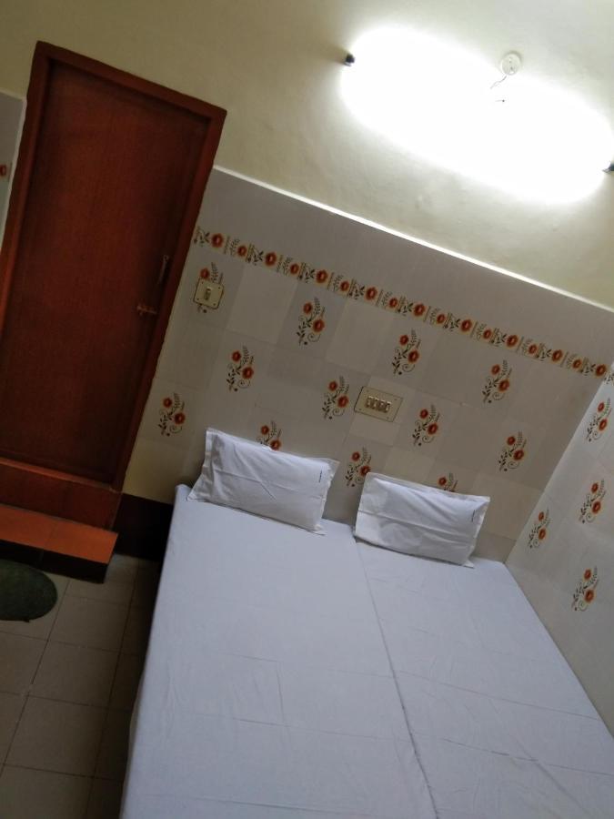 Hotel Sriram Lodge Tirupati Buitenkant foto