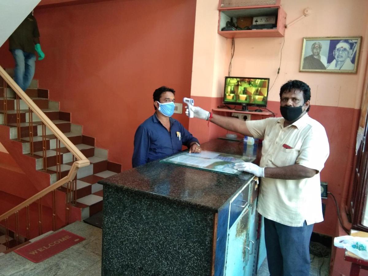 Hotel Sriram Lodge Tirupati Buitenkant foto