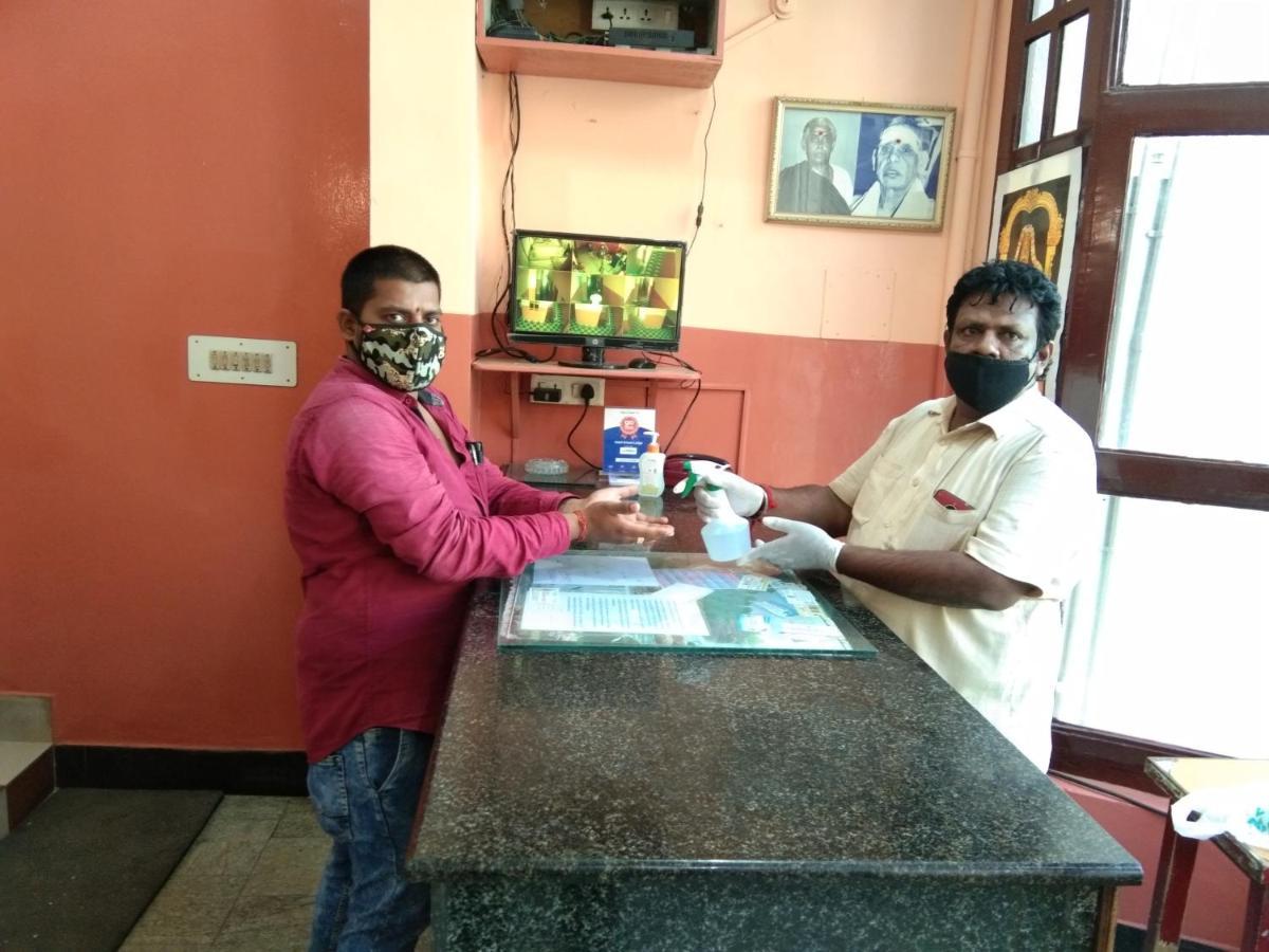 Hotel Sriram Lodge Tirupati Buitenkant foto