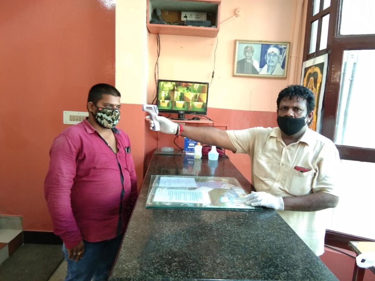 Hotel Sriram Lodge Tirupati Buitenkant foto