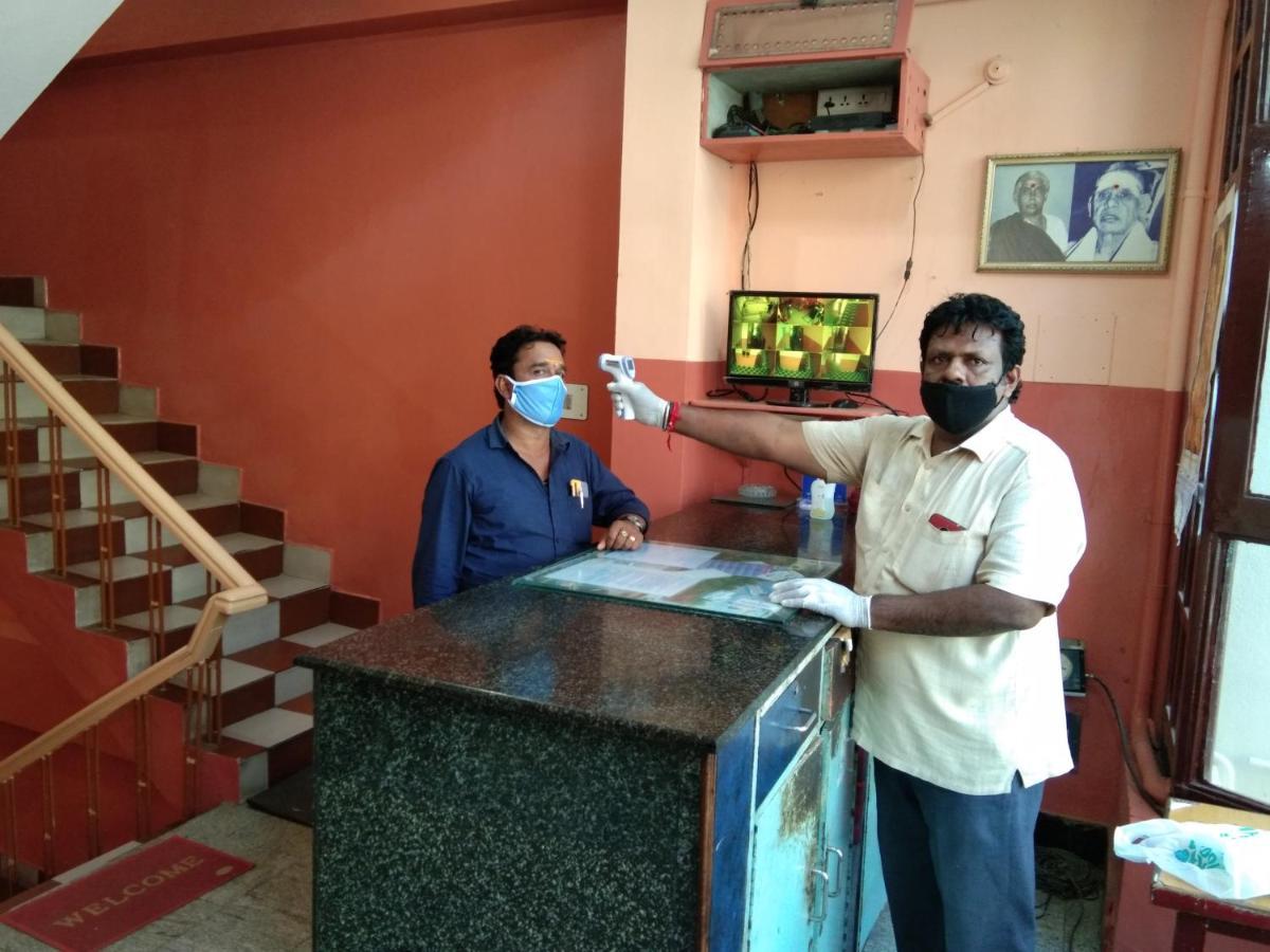 Hotel Sriram Lodge Tirupati Buitenkant foto