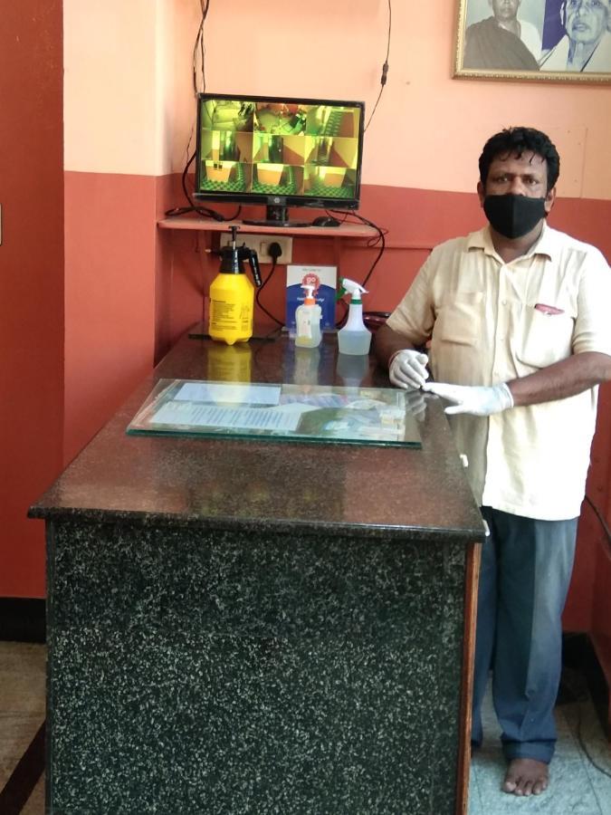 Hotel Sriram Lodge Tirupati Buitenkant foto