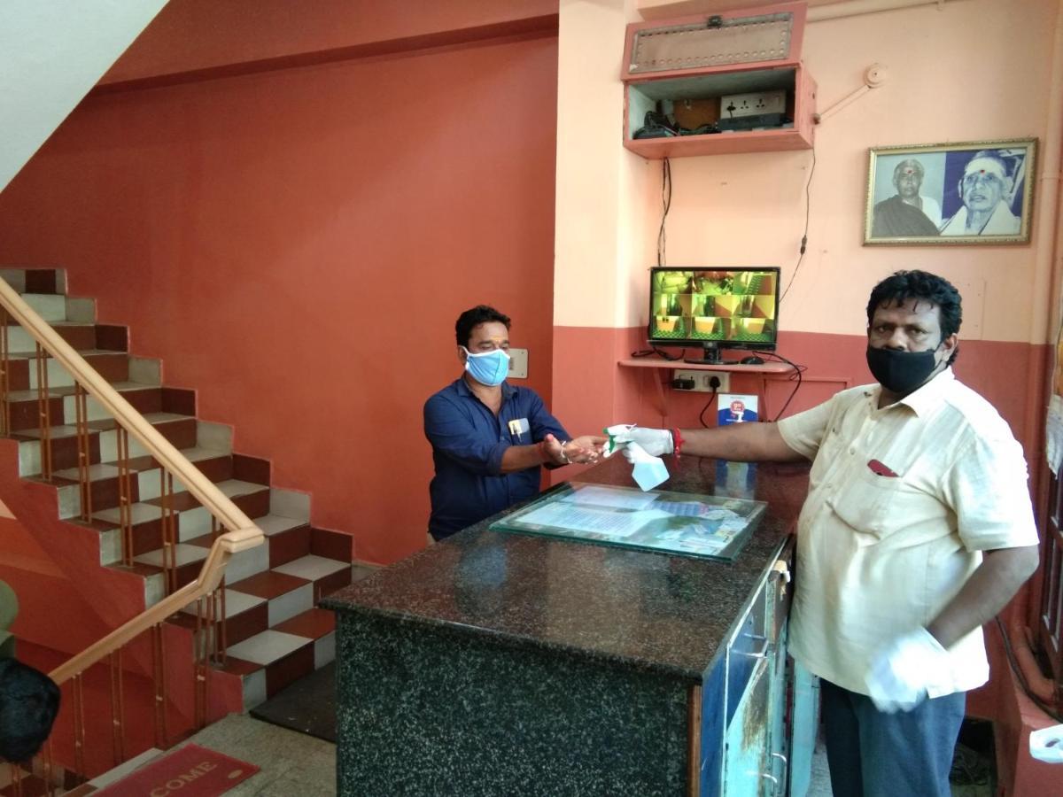 Hotel Sriram Lodge Tirupati Buitenkant foto