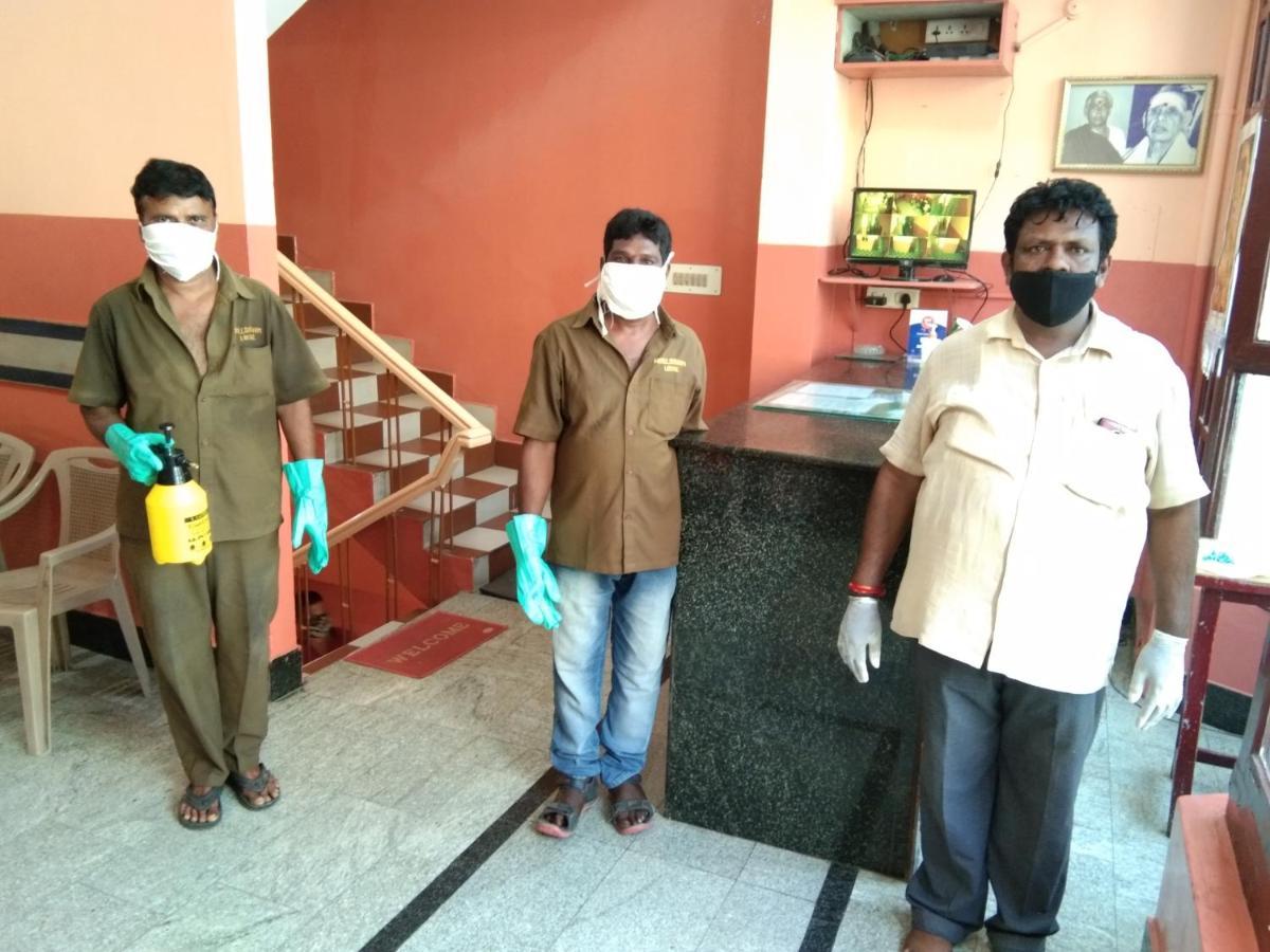 Hotel Sriram Lodge Tirupati Buitenkant foto