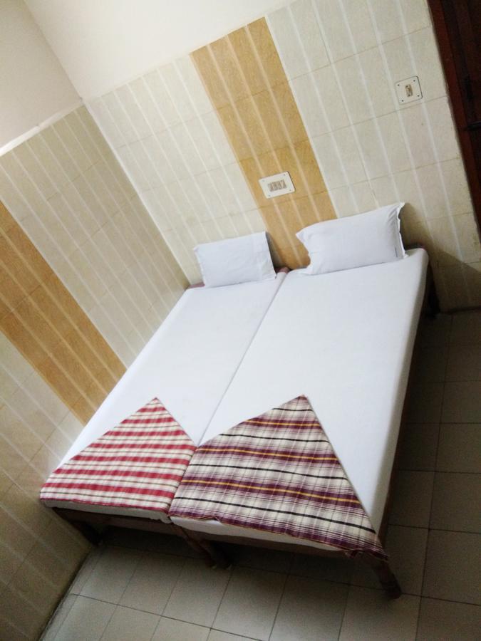 Hotel Sriram Lodge Tirupati Buitenkant foto