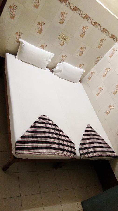 Hotel Sriram Lodge Tirupati Buitenkant foto