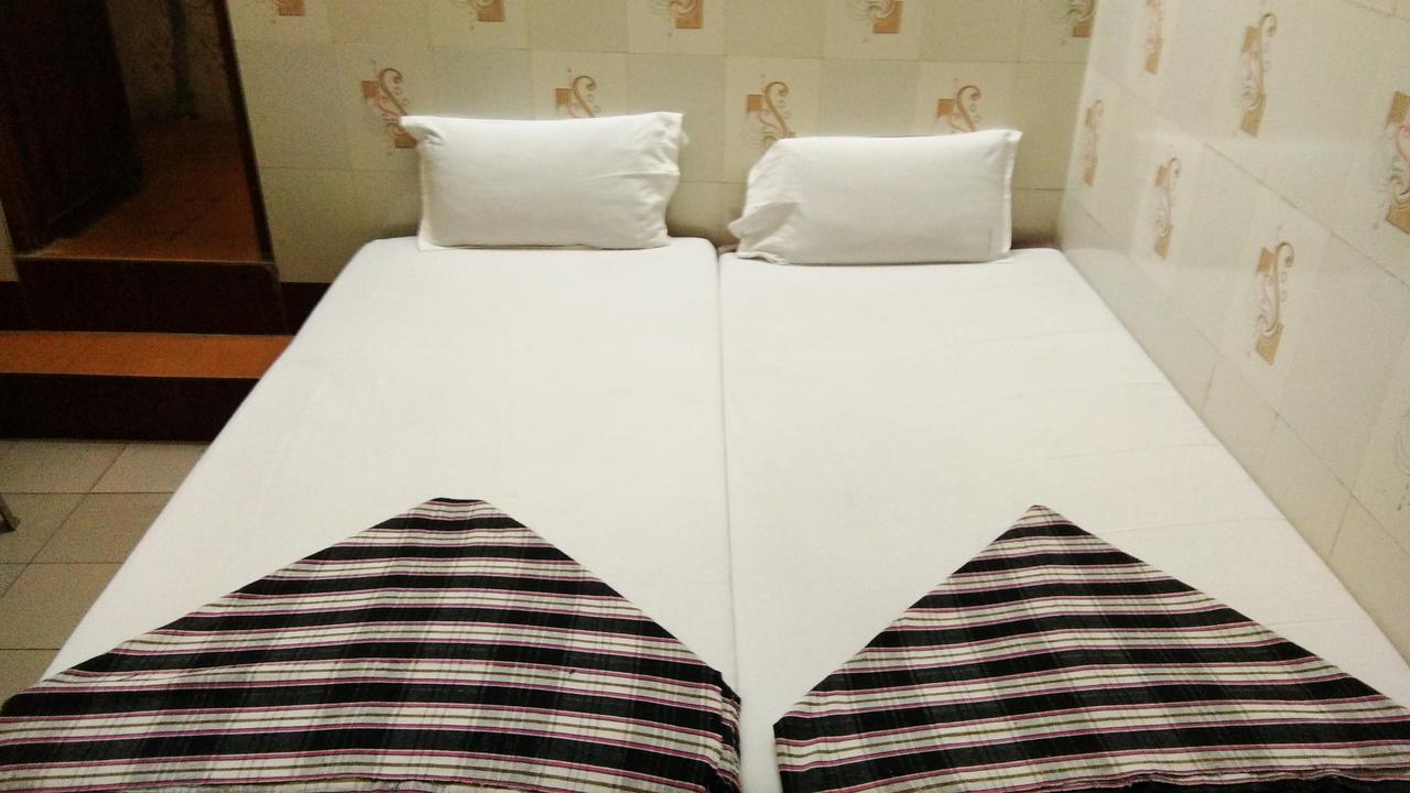 Hotel Sriram Lodge Tirupati Buitenkant foto