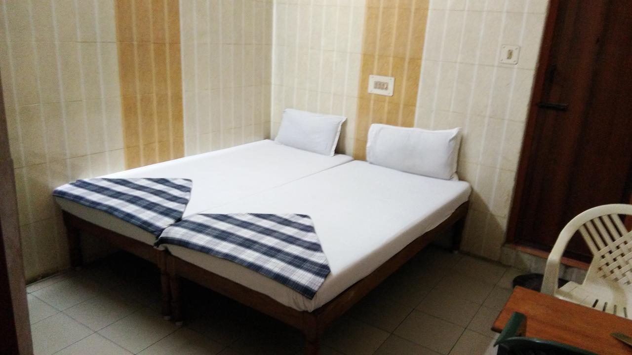 Hotel Sriram Lodge Tirupati Buitenkant foto