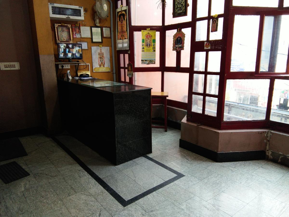 Hotel Sriram Lodge Tirupati Buitenkant foto